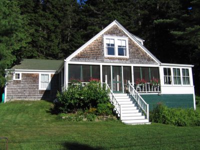 Green Pastures cottage located in Boothbay surrounded by pine trees